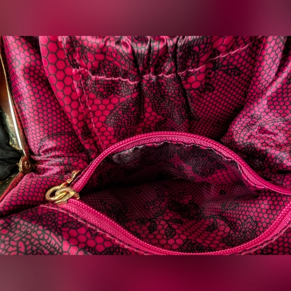 Betsey Johnson Black Ruffle Kiss Lock, 7X6X1", EUC, NO CALL OUTS, - Picture 9 of 9